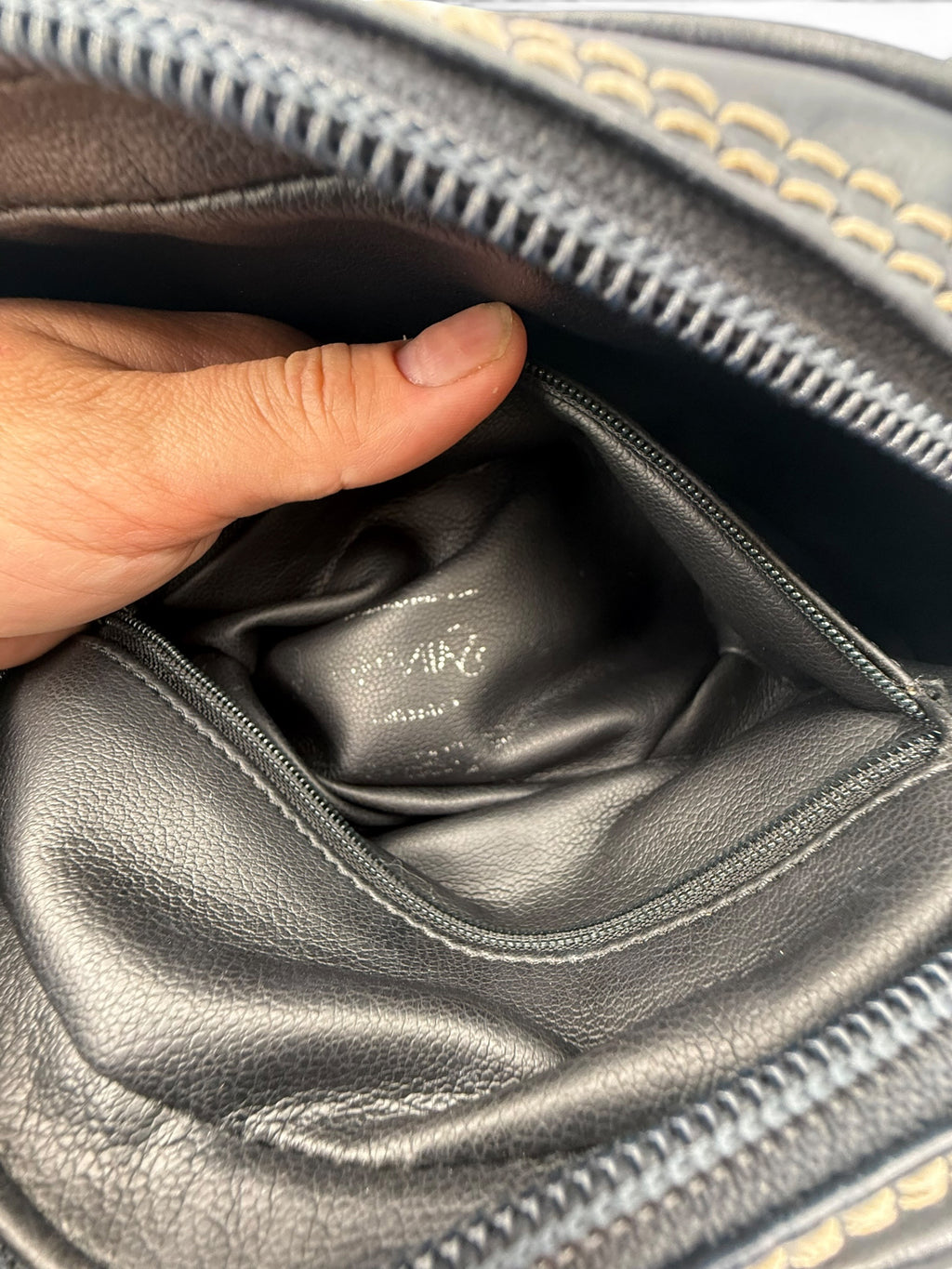 YSL Navy Leather Shoulder Bag Vintage Y Cutout Navy/Black