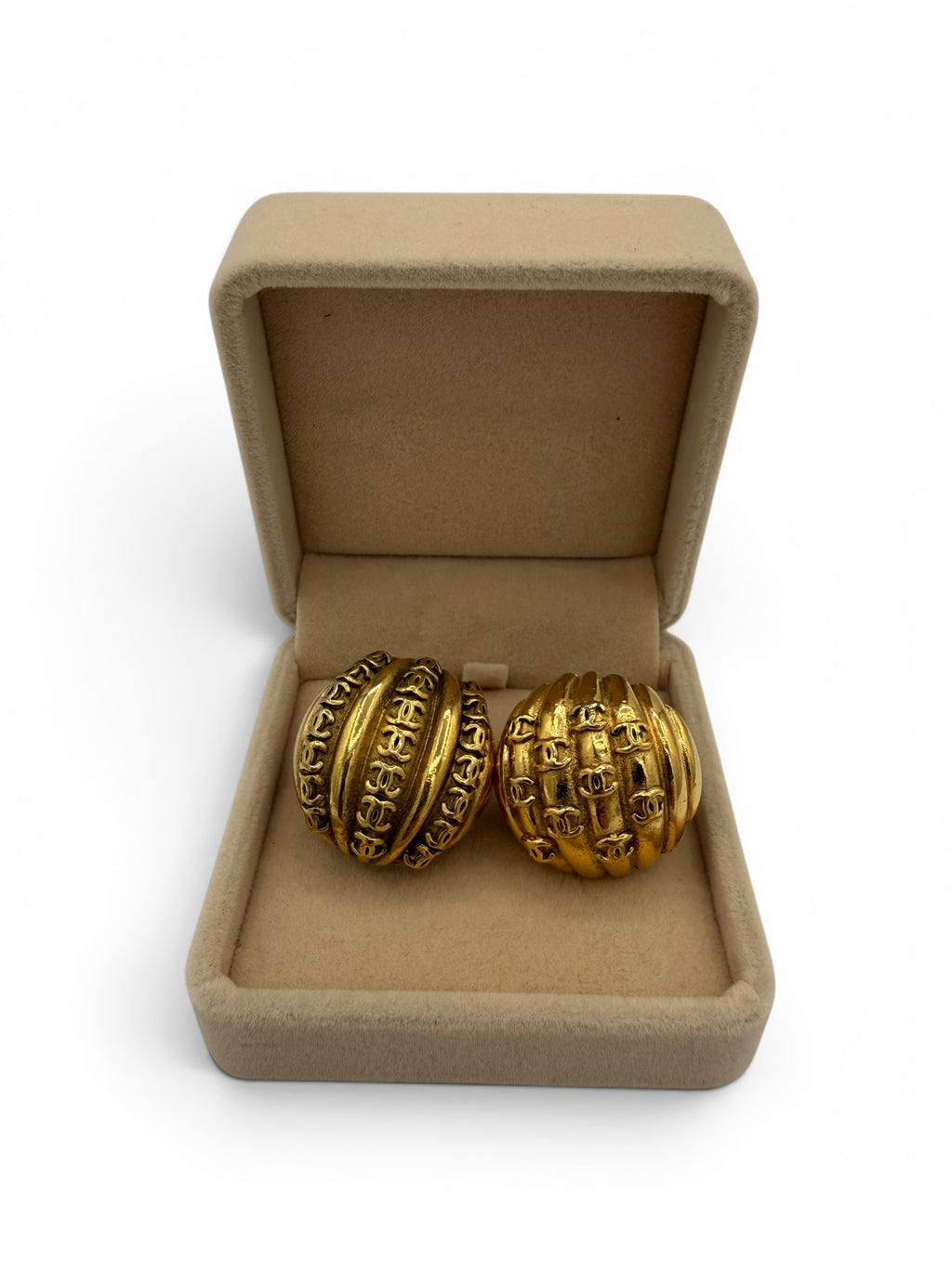 Chanel Vintage 1989 Gold Tone CC Ribbed Clip-On Earrings Collection 23