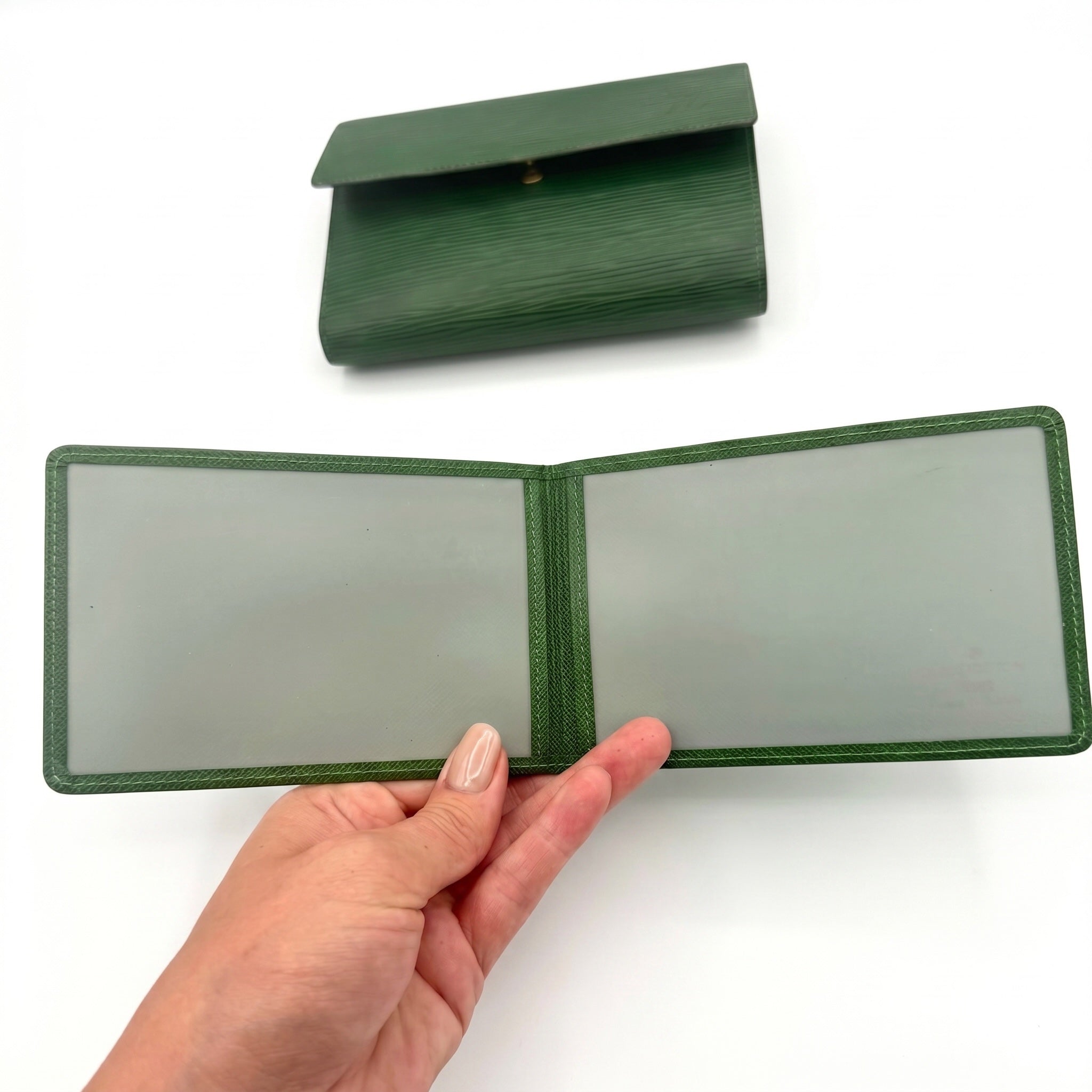 Louis Vuitton Vintage Borneo Green Epi Leather Sarah Wallet