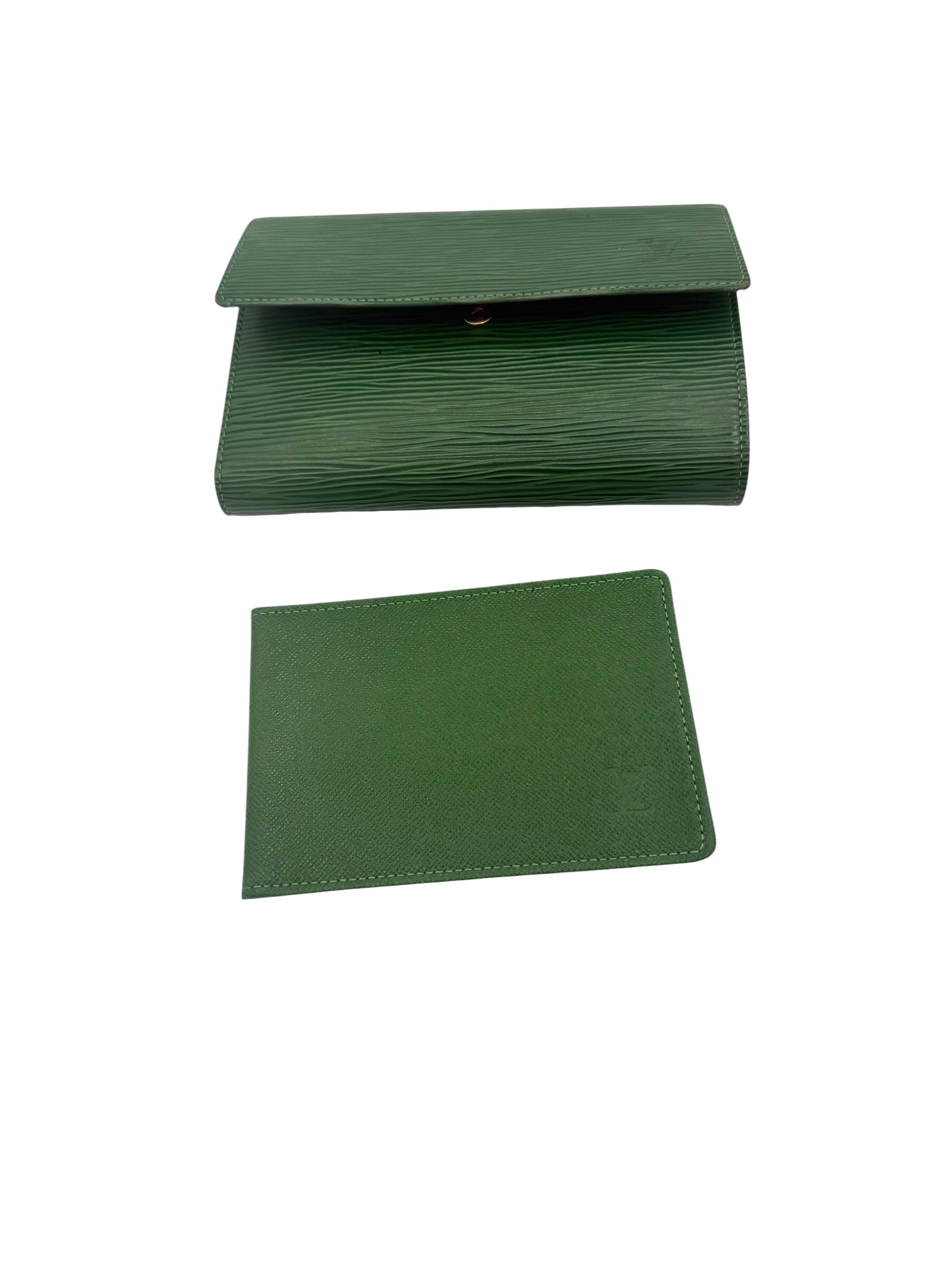 Louis Vuitton Vintage Borneo Green Epi Leather Sarah Wallet