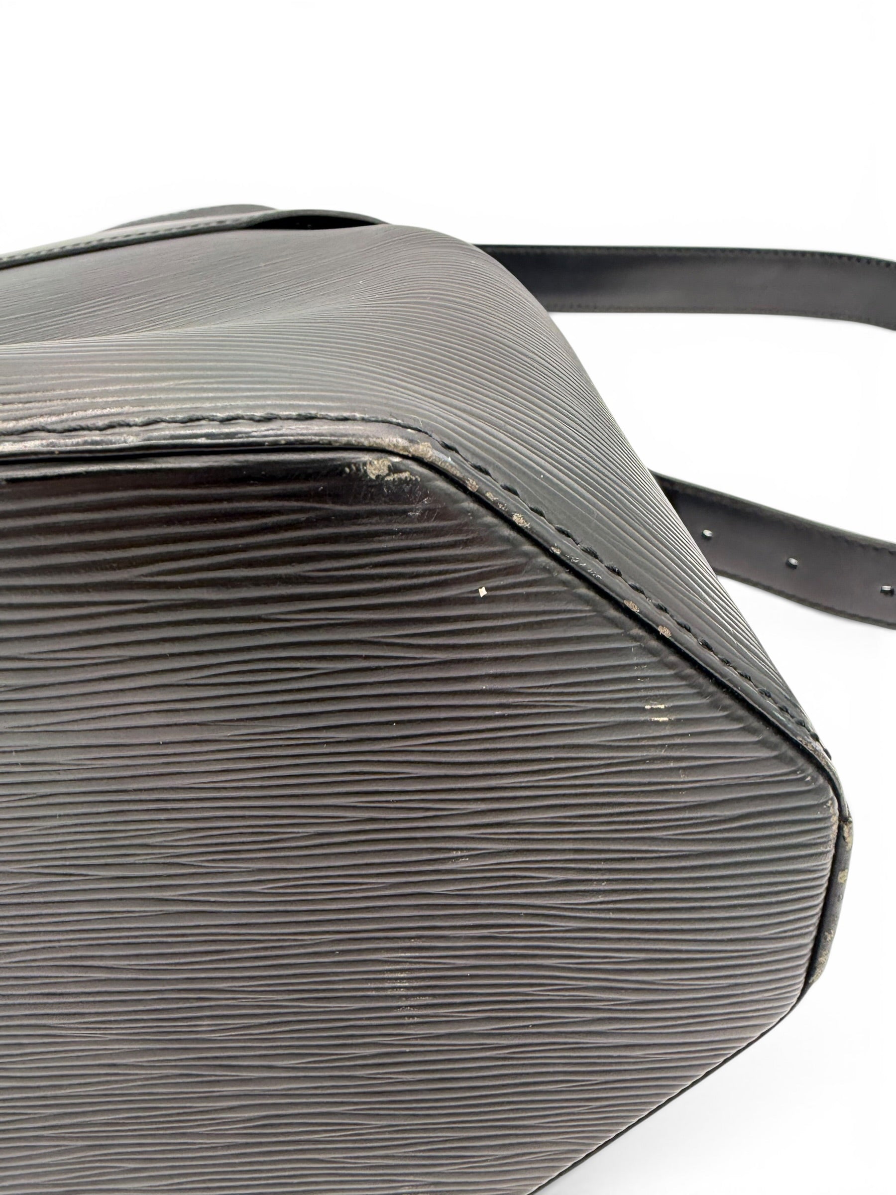 Louis Vuitton Black Epi Leather Sac d'Épaule PM Shoulder Bag Vintage