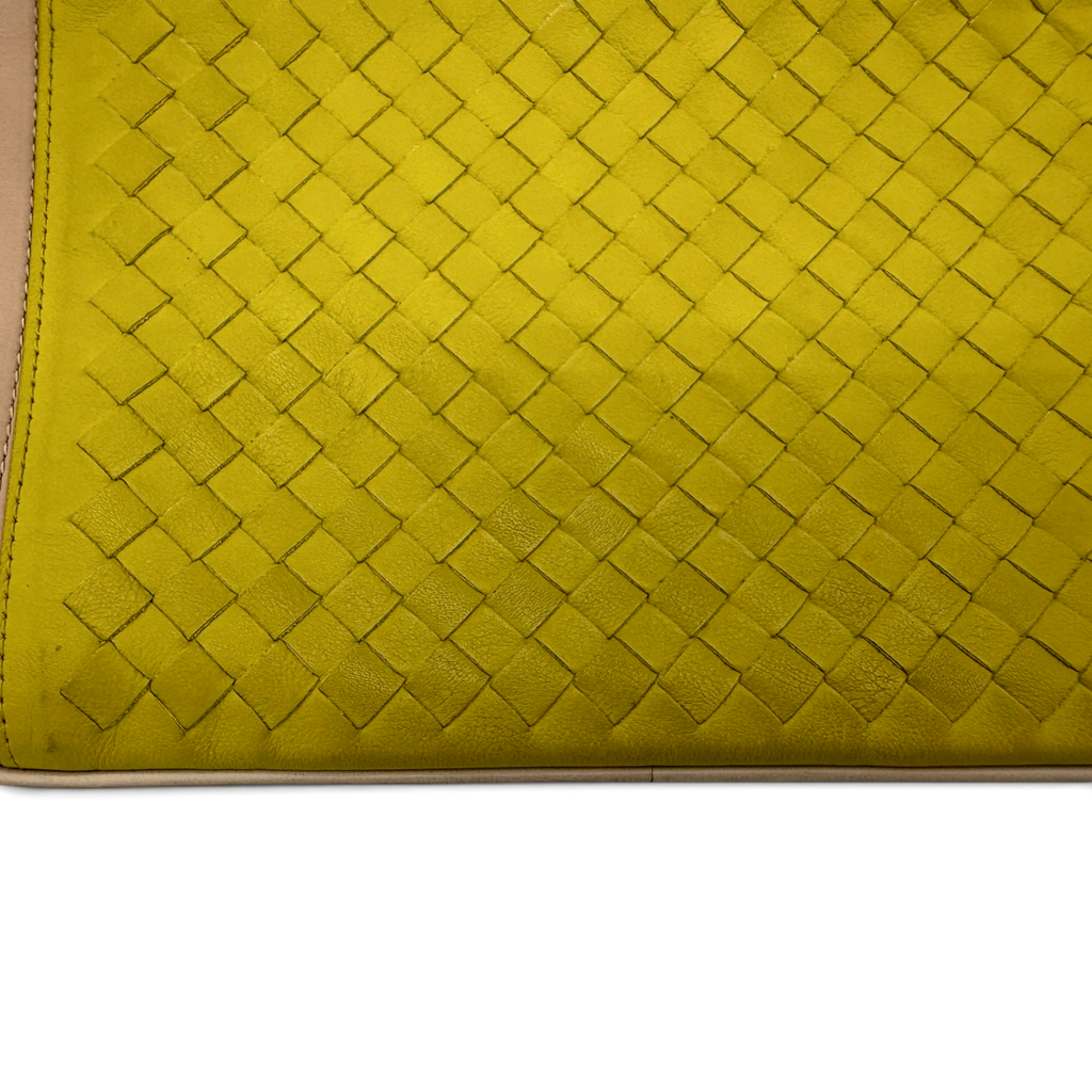 Bottega Veneta Intrecciato Wristlet Clutch Beige/Lime